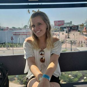 Meet your Posher, Alexis